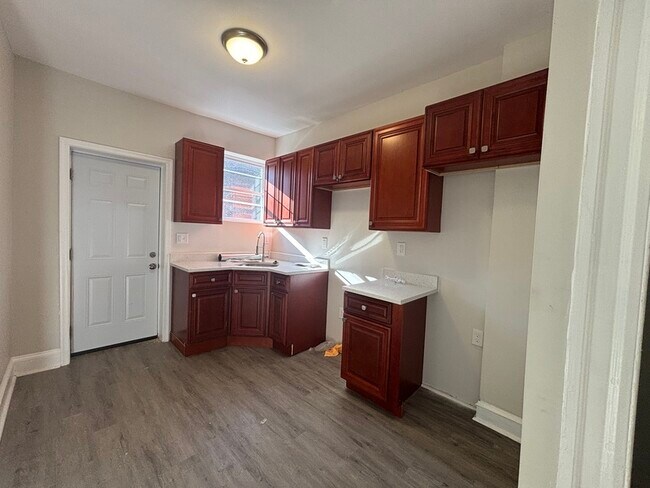 Building Photo - 410 N Loudon Ave