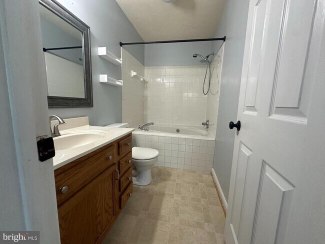 Building Photo - 205 Sterling Ct