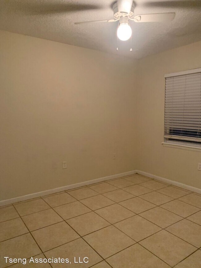 Building Photo - 4 br, 2 bath House - 10011 N. Lantana Ave.