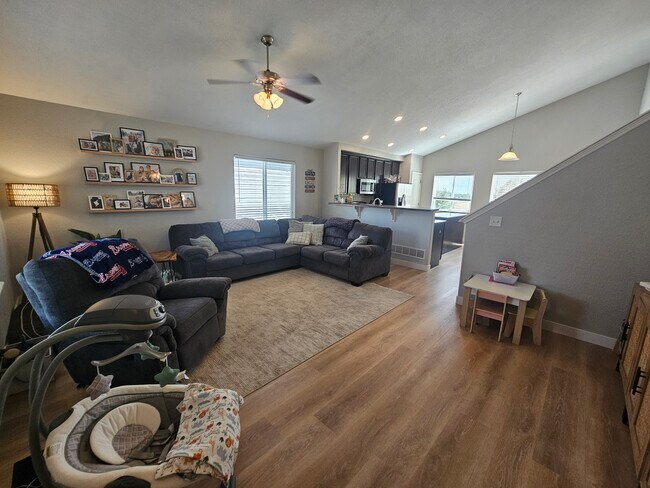 Foto del edificio - 7431 Willowdale Dr
