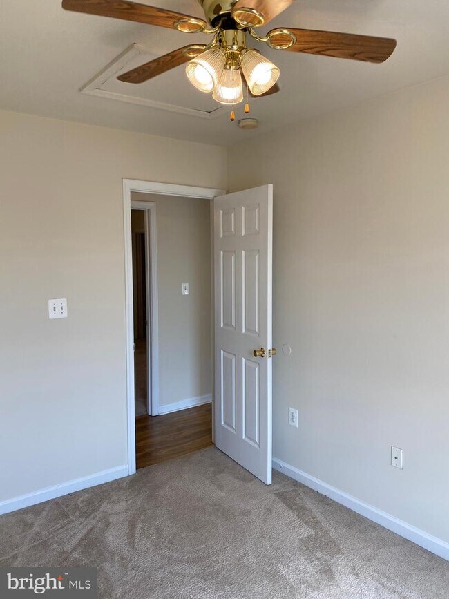 Foto del edificio - 913 Dixon St