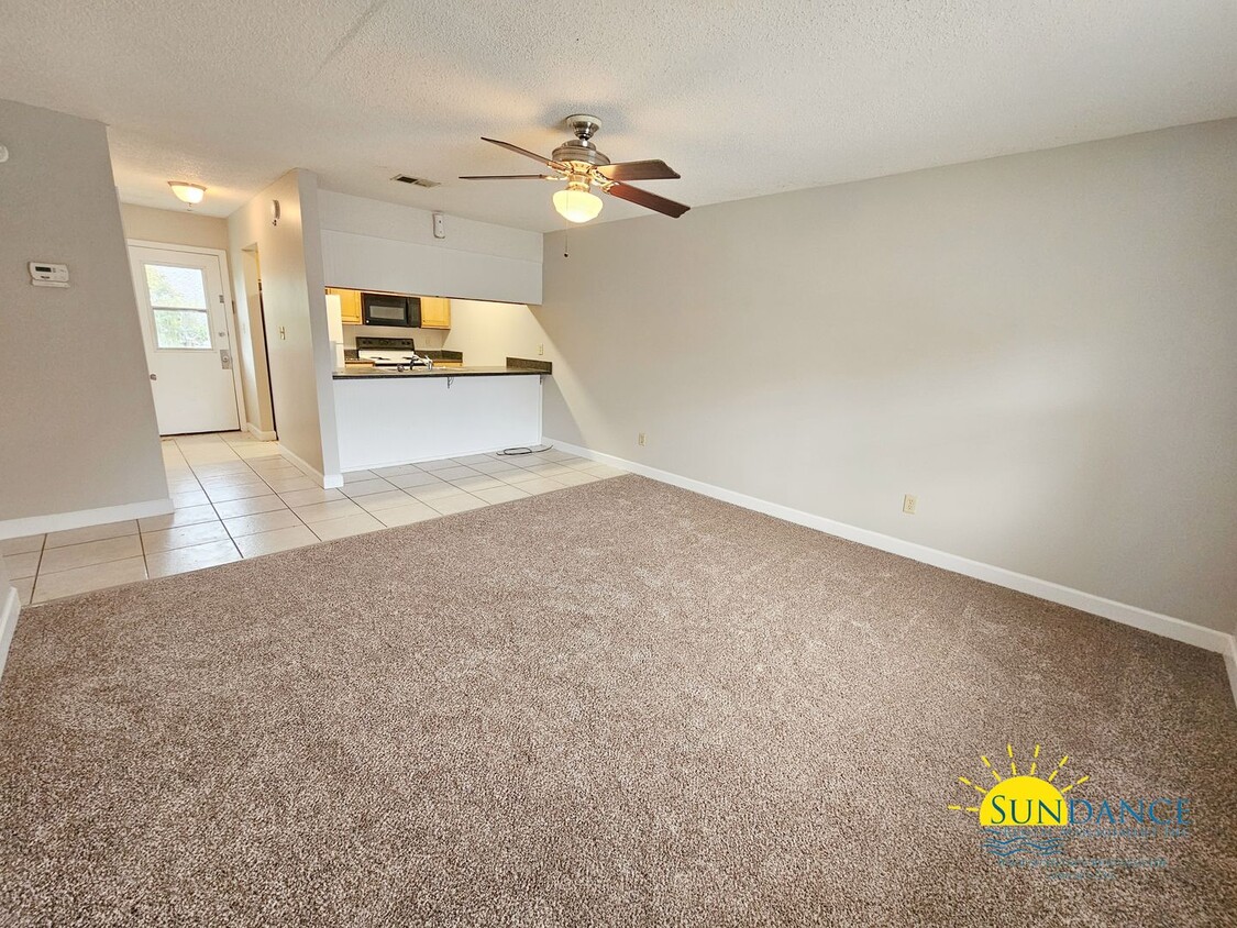 Primary Photo - Charming 2-Bedroom Apartment in Fort Walto...