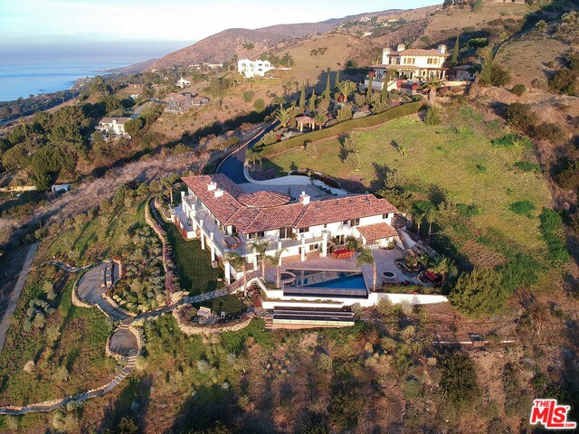 Building Photo - 4400 Encinal Canyon Rd