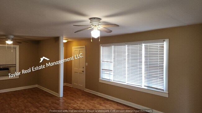 Foto del edificio - 126 Holt Ave