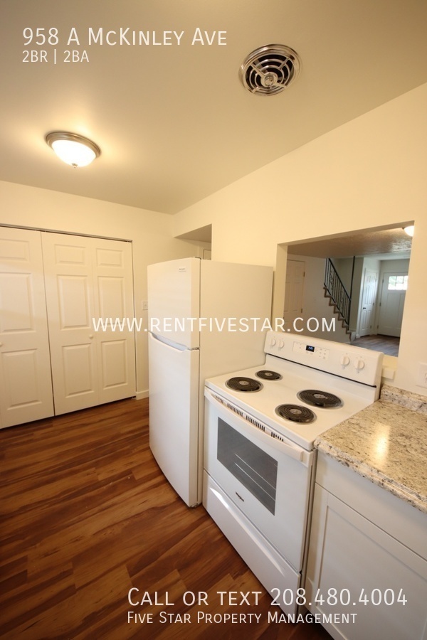 Foto del edificio - Spacious McKinley Townhome Available! Visi...