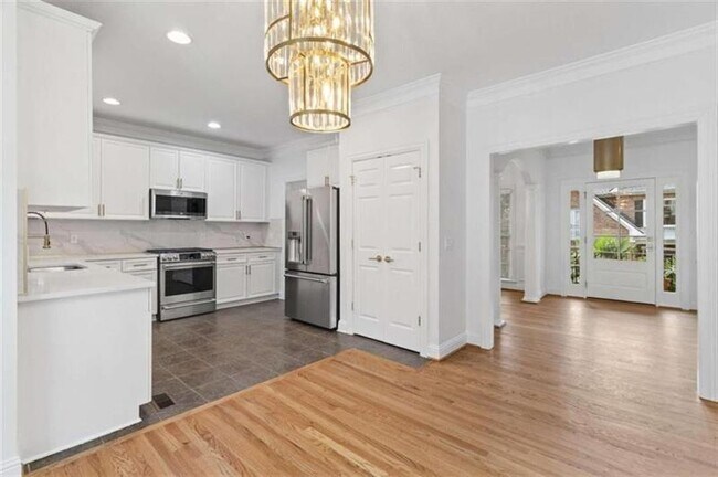 Foto del edificio - 1711 Summit Glen Ln NE