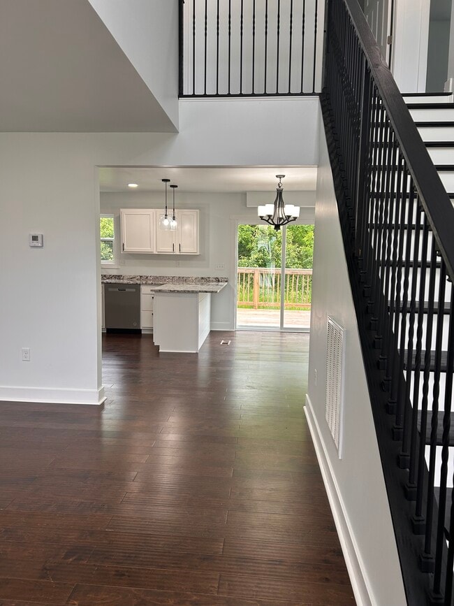 Building Photo - 215 Linwood Dr