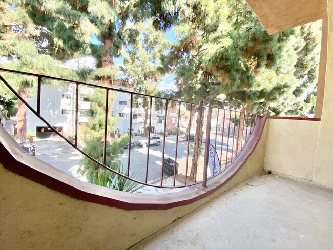 Foto del edificio - 7010 Lanewood Ave