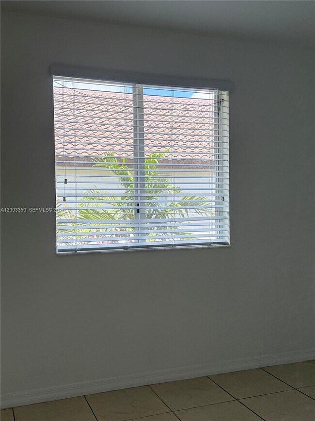 Foto del edificio - 8802 NW 109th Ct