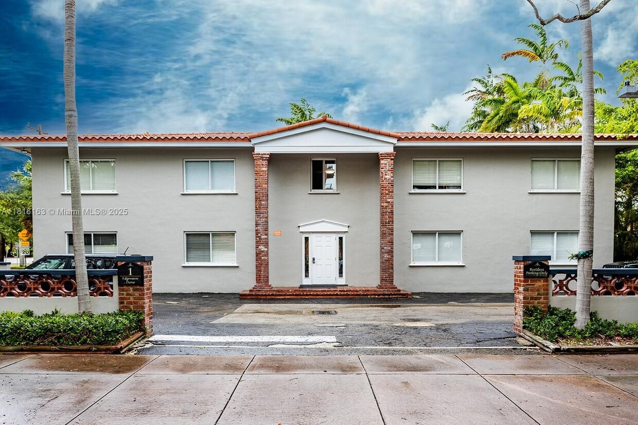 Primary Photo - 1 Edgewater Dr