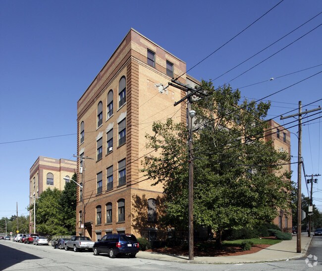 Vincent J Doyle Manor Rentals Pawtucket, RI