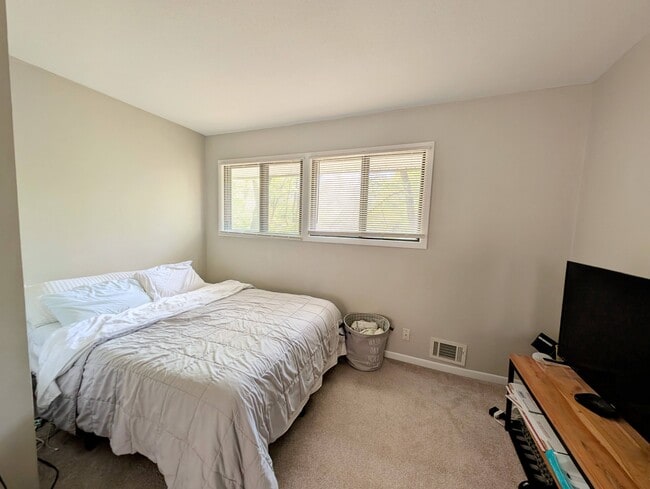 Foto del edificio - 2710 Upland Ct