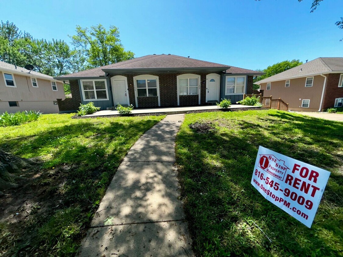 Foto principal - 3-Bedroom, 2-Bathroom duplex in Blue Springs