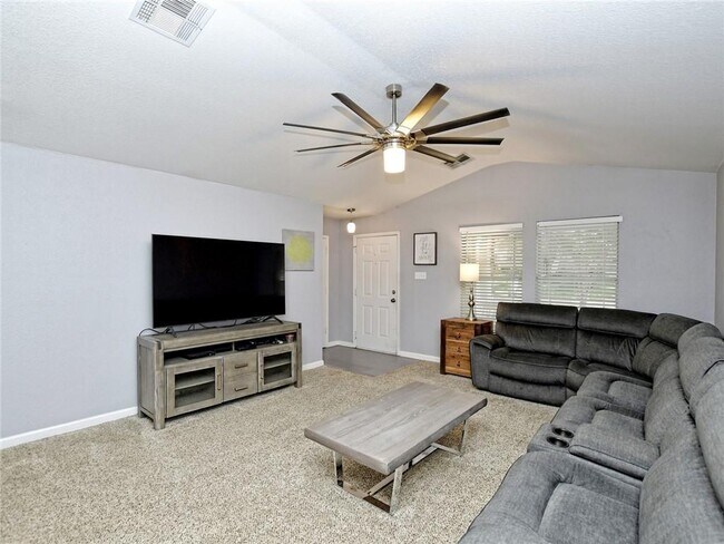 Building Photo - 5912 Hartson