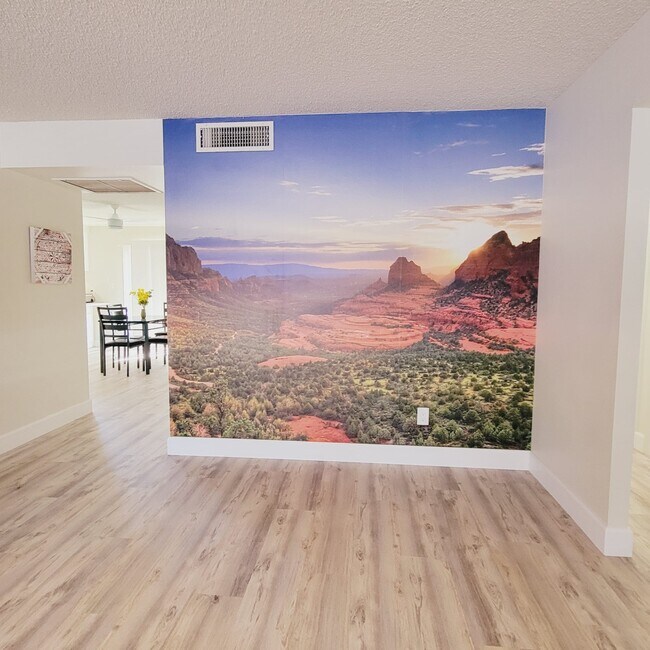 Building Photo - 2035 E Cornell Dr