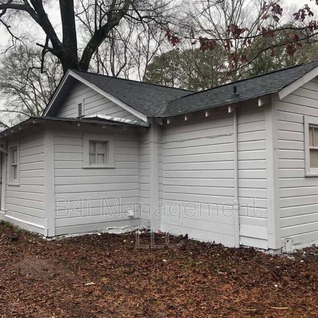 Building Photo - 870 Lake Creek Rd