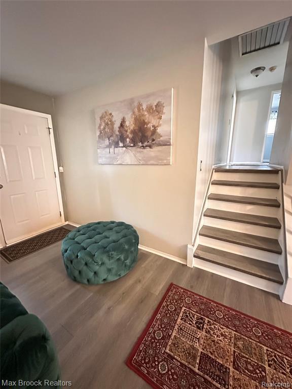 Building Photo - 6942 Leslee Crest Dr