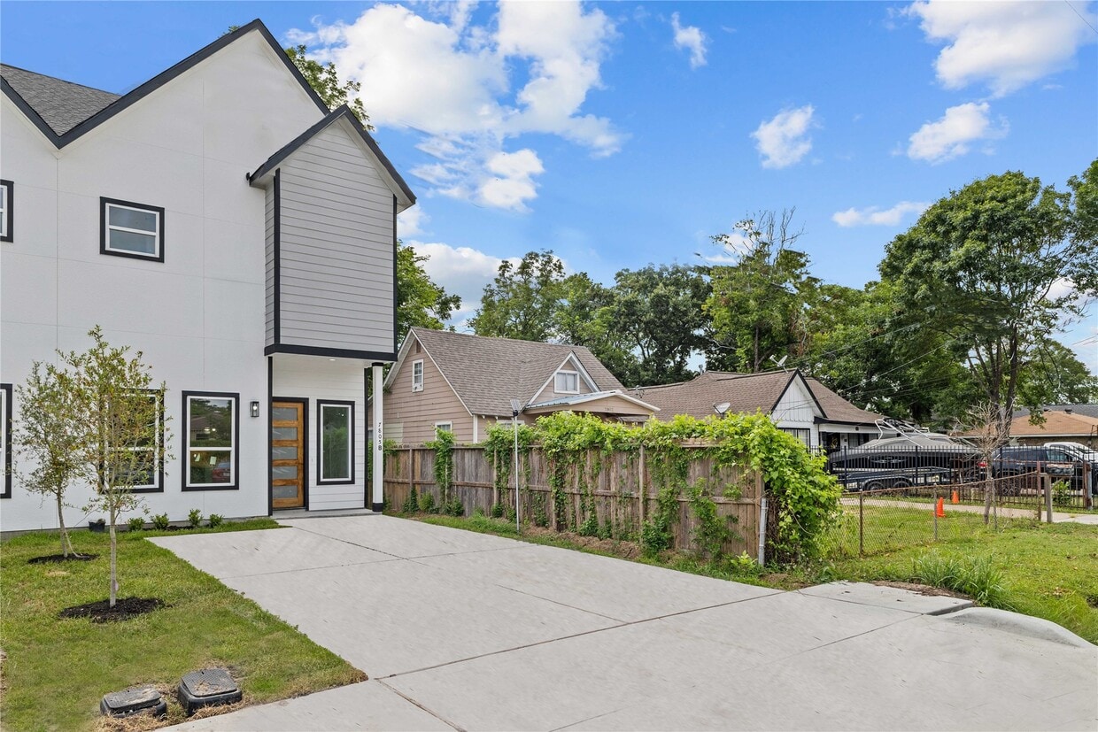 Primary Photo - 7805 Farnsworth St