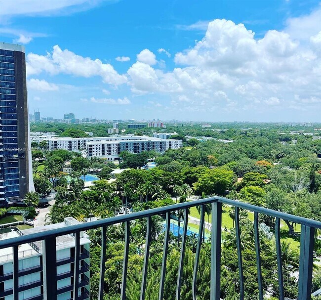 Foto del edificio - 780 NE 69th St