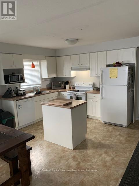 Building Photo - 147 Gosling Gardens