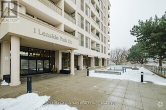 Building Photo - 1-301 Leaside Park Dr