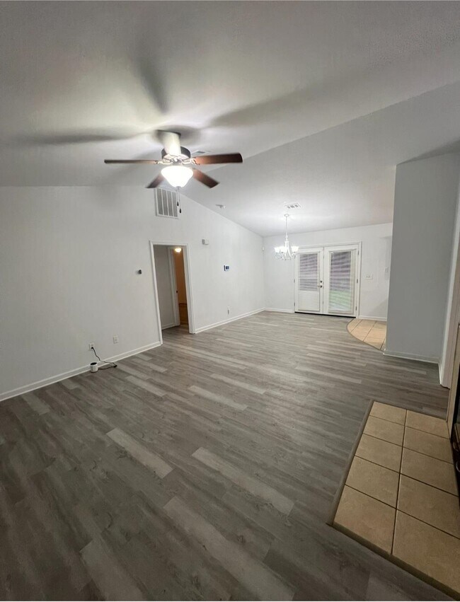 Building Photo - 415 Slash Cir