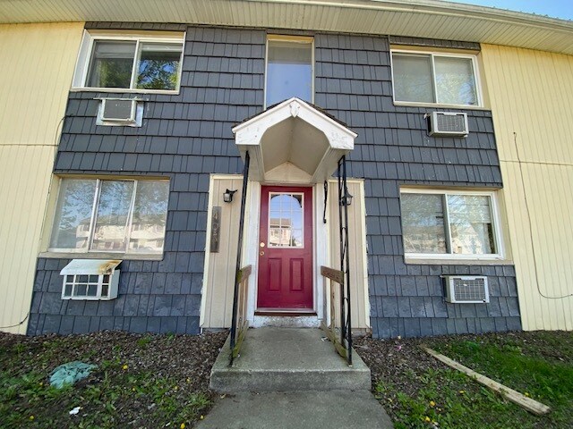 Primary Photo - 405 N Owens Dr