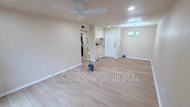 Building Photo - 8435 Hearth Dr