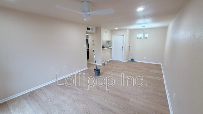 Foto del edificio - 8435 Hearth Dr