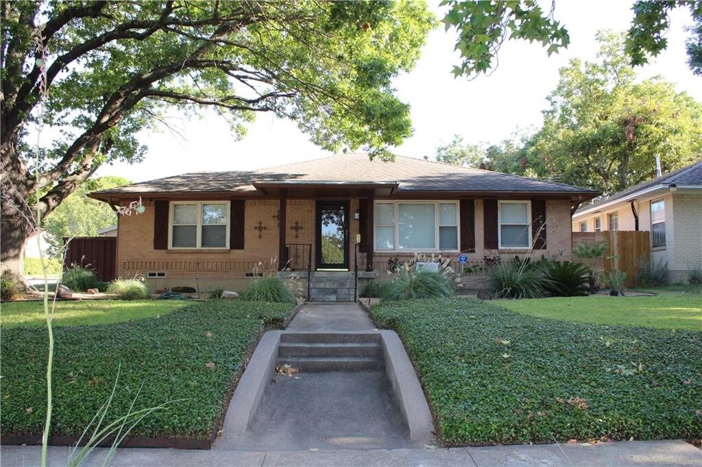 2704 Alco Ave, Dallas, TX 75211 House Rental in Dallas, TX