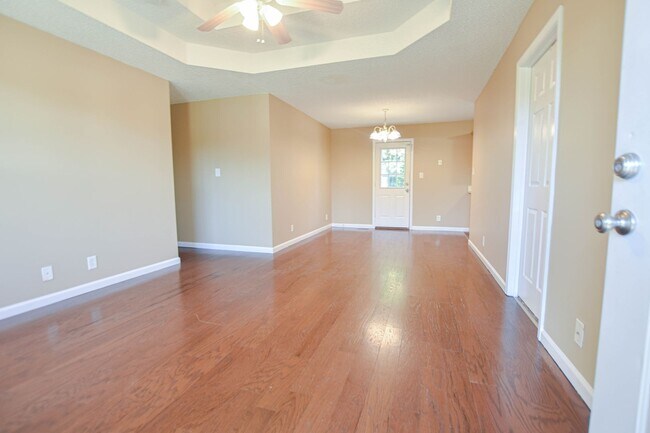 Foto del edificio - Pet Friendly Three Bedroon!