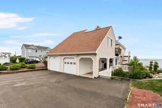 Building Photo - 62 Cosey Beach Ave