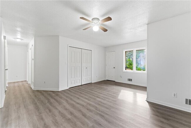 Building Photo - 2130 Fieldstone View Ct SE