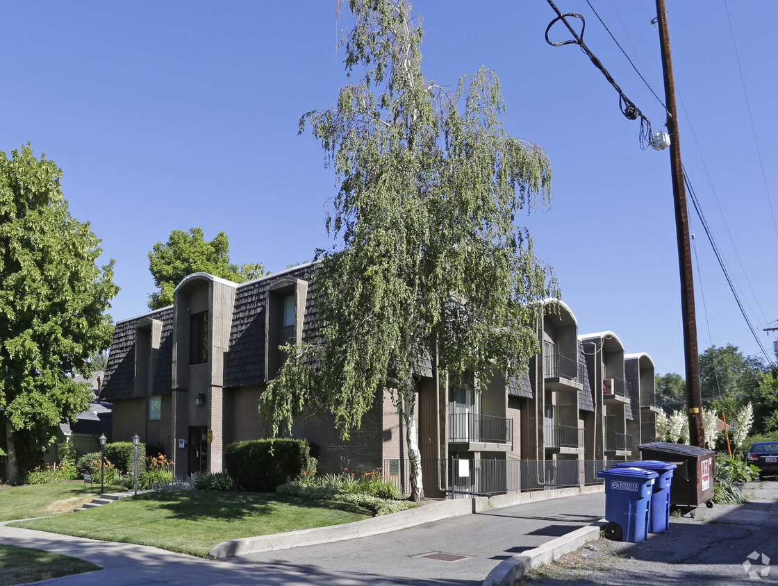 Building Photo - The Monterrey Apartments