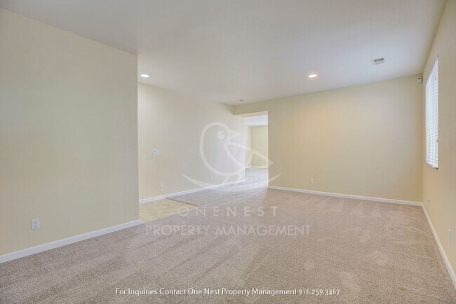 Building Photo - Beautifully maintained 4 bedroom 2 bath home!