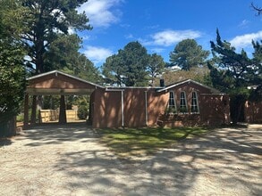 Building Photo - 106 Lake Dr