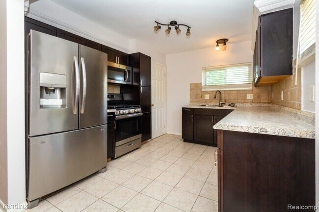 Building Photo - 3 br, 1 bath House - 26211 Linwood St