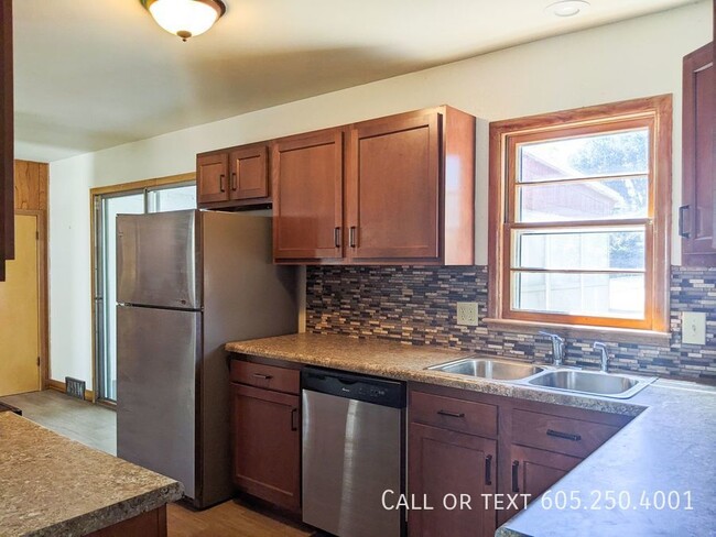 Building Photo - Cozy 3 Bedroom in a Great Location!