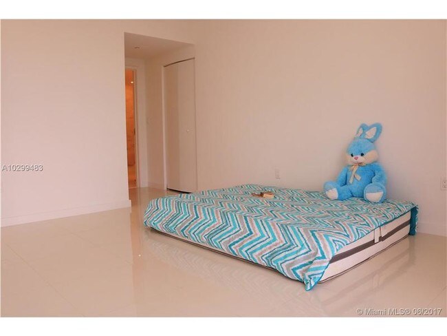 Foto del edificio - 9940 E Bay Harbor Dr