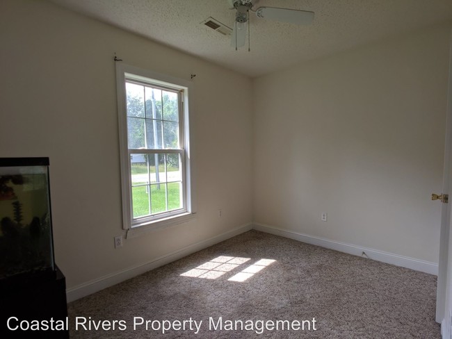 Foto del edificio - 3 br, 1 bath House - 155 Slade Rd
