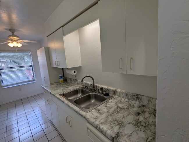 Building Photo - 3600 SW 23rd St