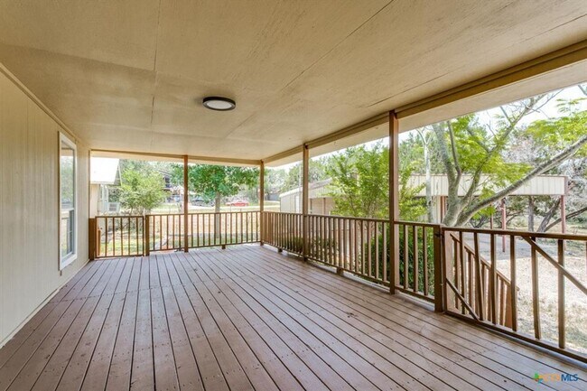 Building Photo - 3 Bedroom w/Work Shop & Carport!