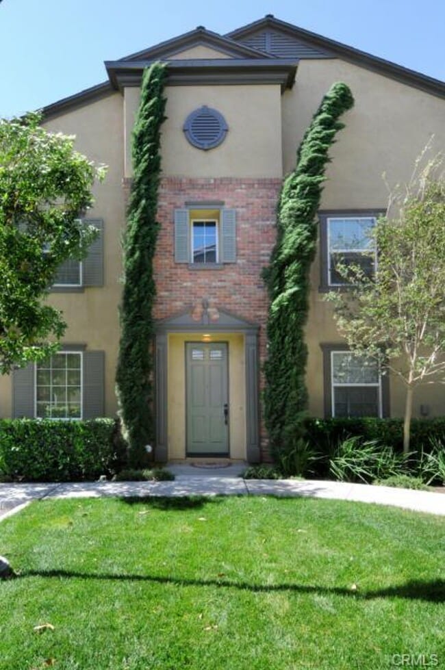 Front Entry - 15213 Linden Way