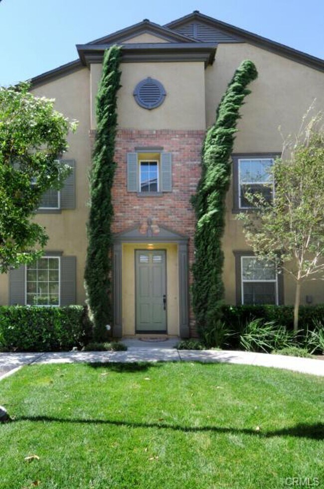 Front Entry - 15213 Linden Way Townhome