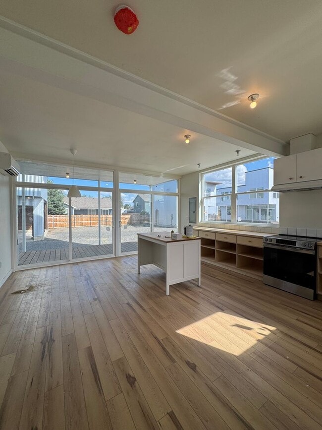 Building Photo - Bright 3BR/3BA with Soaring Ceilings & Lar...