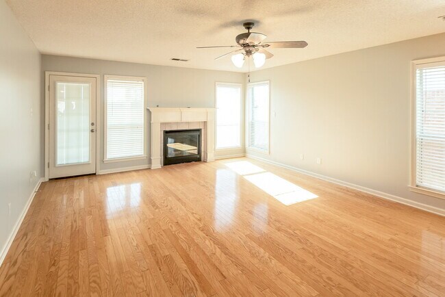 Foto del edificio - 1253 Greenwich Dr