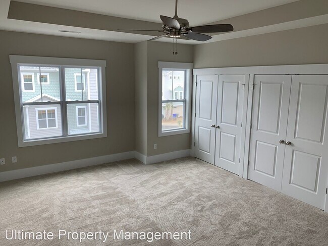 Building Photo - 3 br, 3.5 bath House - 4014 Tamarisk Lane #62