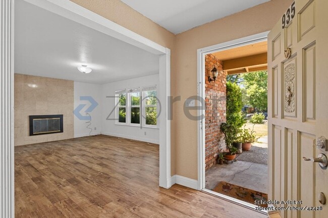 Building Photo - 935 Springoak Way
