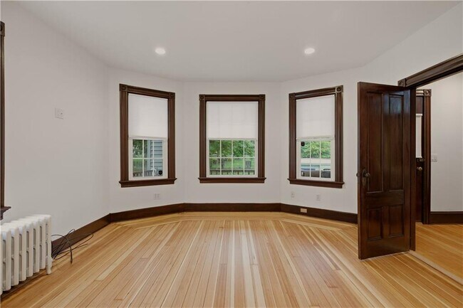 Building Photo - 82 Van Zandt Ave