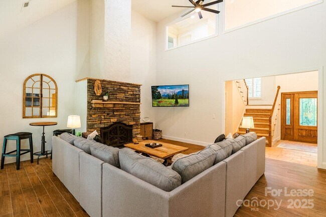 Foto del edificio - 3115 High Ridge Rd